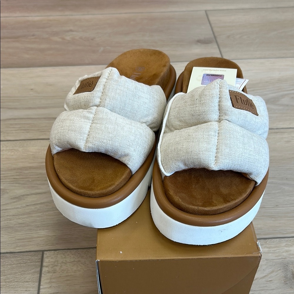 fluff Women's Cream Slide Sandals